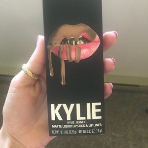 Kylie cosmetics lip kit